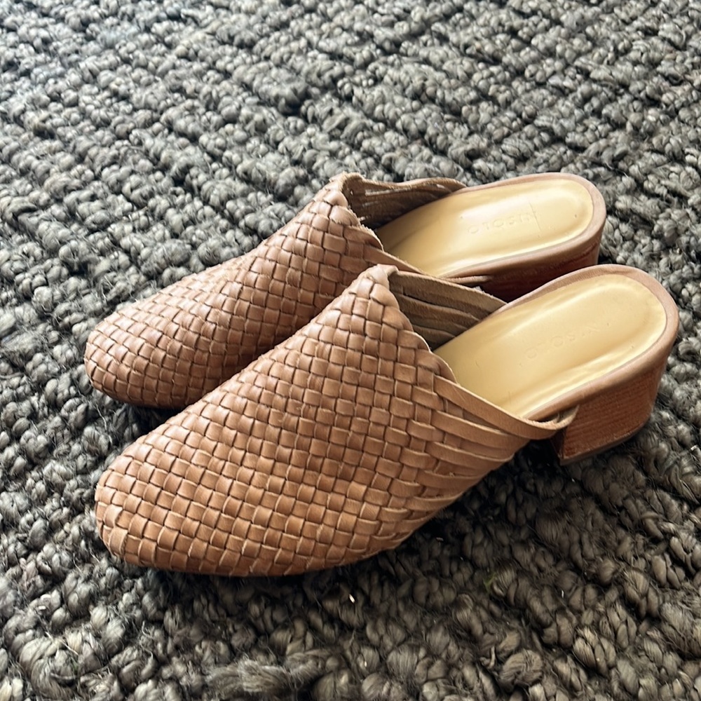 Nisolo super cute genuine leather mules